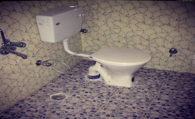Hotel Luxury Inn, Srinagar 5